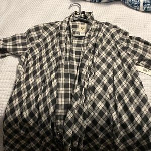 Billabong blouse size medium. Women tag still on